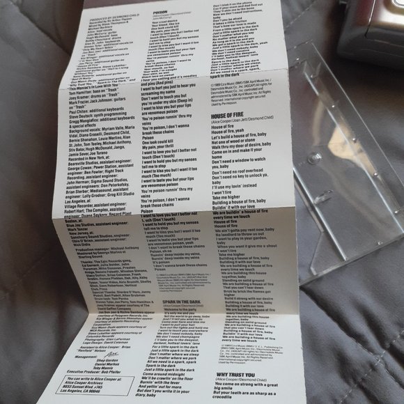 Alice Cooper Trash Cassette Tape 1989 Tested Metal Horror Rock - Picture 7 of 7